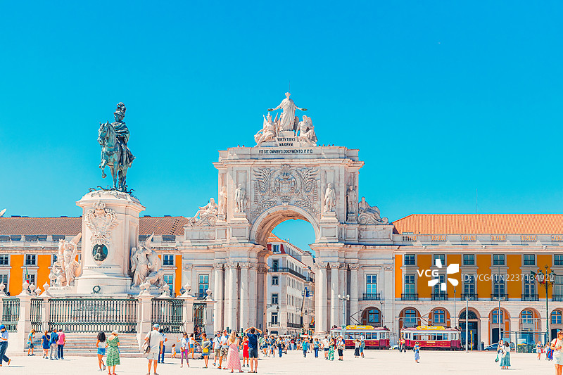 里斯本商业广场与奥古斯塔街凯旋门，葡萄牙图片素材