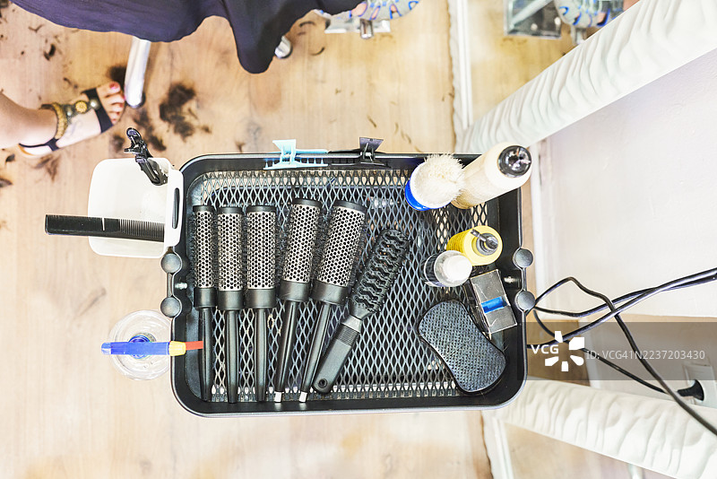 美发沙龙准备理发的美发工具图片素材