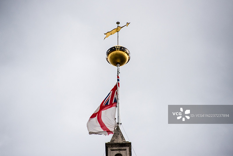 圣安妮教堂，莱姆豪斯的顶饰和旗帜图片素材