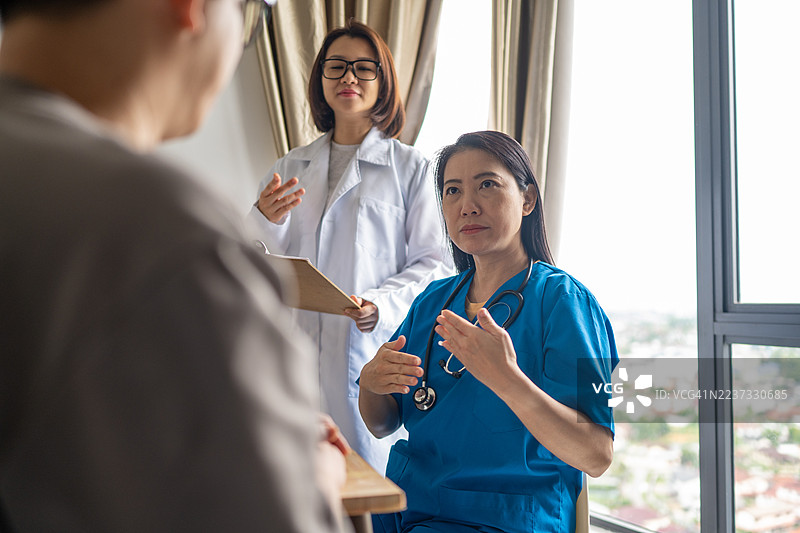 诊断解读：专业咨询时刻图片素材