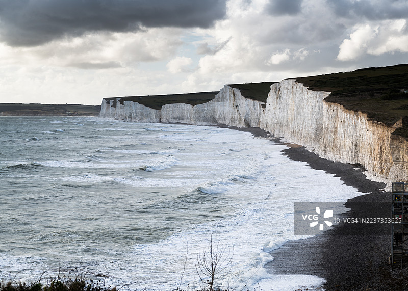 暴风云和雨水掠过七姐妹悬崖图片素材