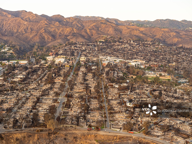 2025年洛杉矶野火后，太平洋 Palisades 社区的航拍景象图片素材