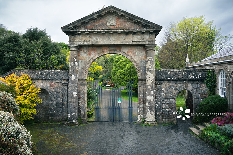 秋季的穆森登神庙入口和唐希尔庄园图片素材