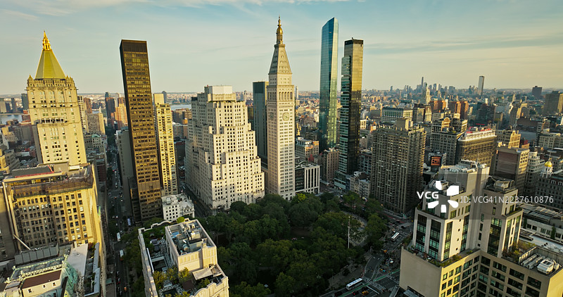 纽约曼哈顿中城麦迪逊广场公园的日落鸟瞰图图片素材