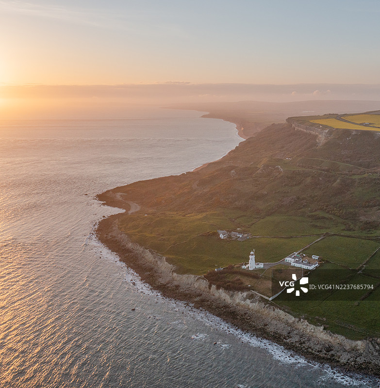日落时的灯塔图片素材