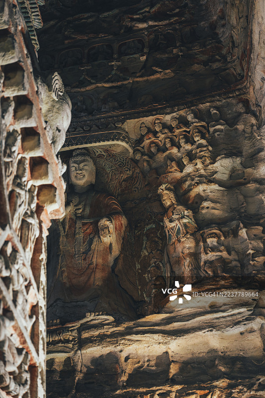 中国山西大同云冈石窟的古代佛教造像图片素材
