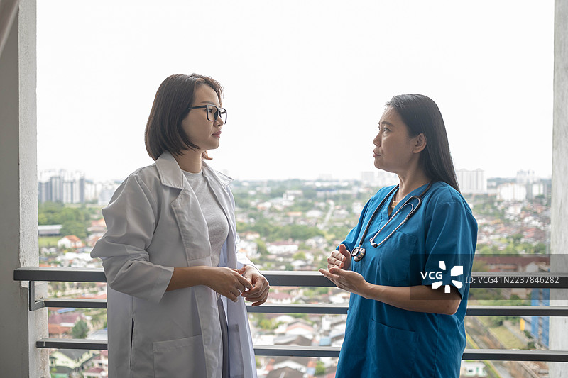 以患者为中心的医学：咨询中的清晰指导图片素材