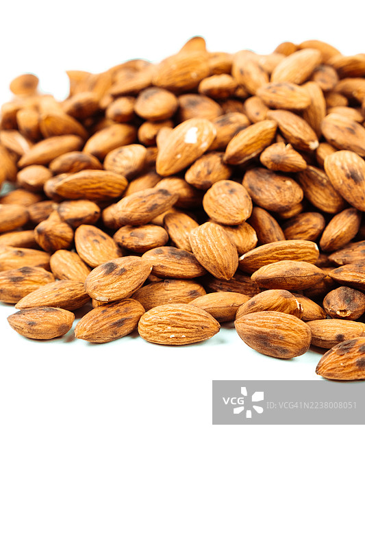 烤杏仁特写。一种纯素超级食物。图片素材