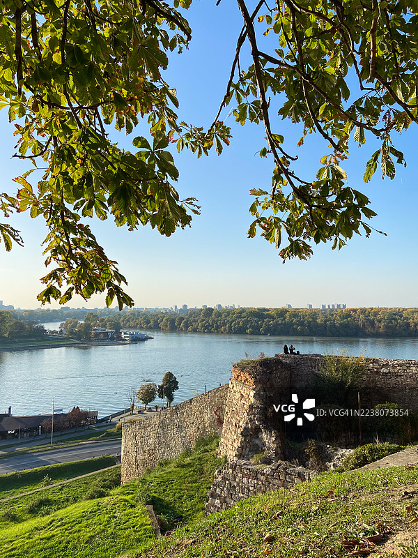从贝尔格莱德的卡莱梅格丹老城堡看到的萨瓦河景色图片素材