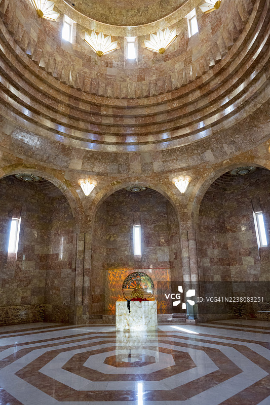 亚齐迪神庙大理石内部,有穹顶和装饰性光源,亚齐迪神庙,世界上最大的亚齐迪神庙是Quba Mere Diwane,位于亚美尼亚阿拉加措特恩省阿拉加措特恩。图片素材