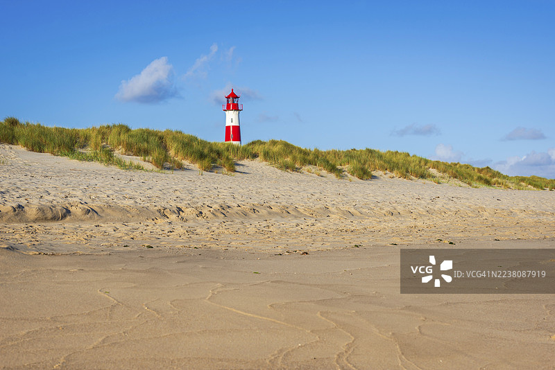 临近日出的灯塔，早晨的光线，晨雾，沙丘，北海岛屿，叙尔特图片素材