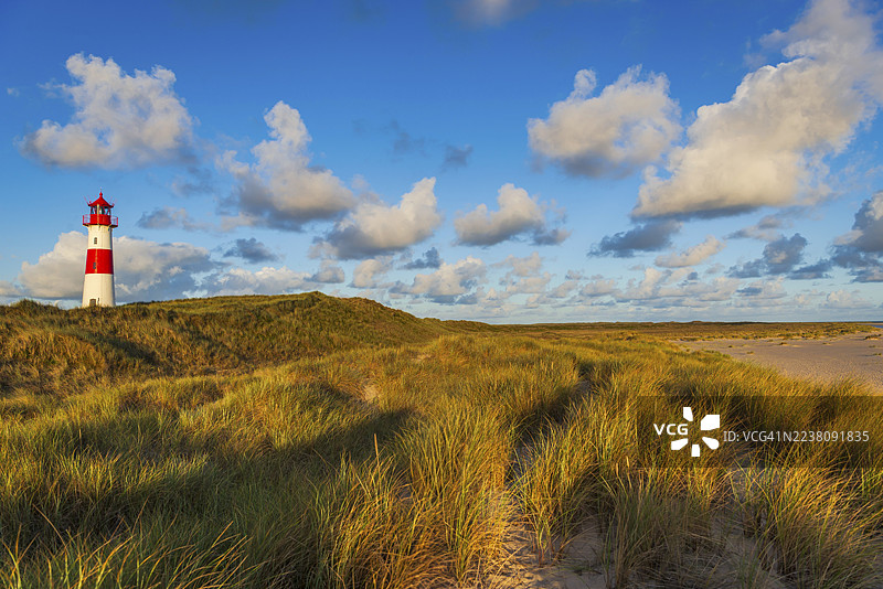 位于埃伦博根的利斯特灯塔，晨光，晨间氛围，沙丘，北海岛屿，叙尔特图片素材