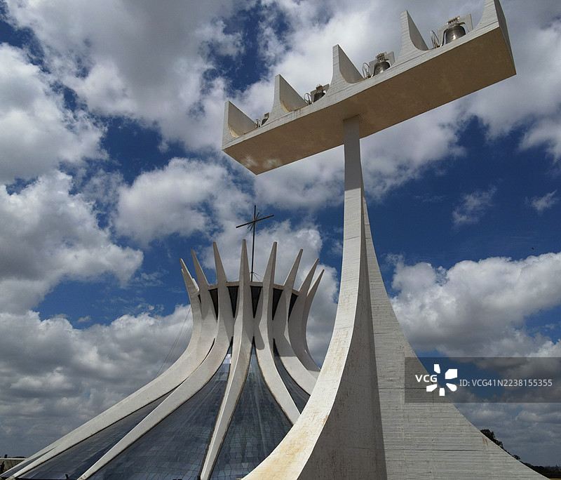 巴西利亚大教堂（也称“天主教圣母显灵大教堂”）的总体视图图片素材