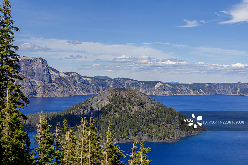 火山口湖、劳岩和巫师岛图片素材
