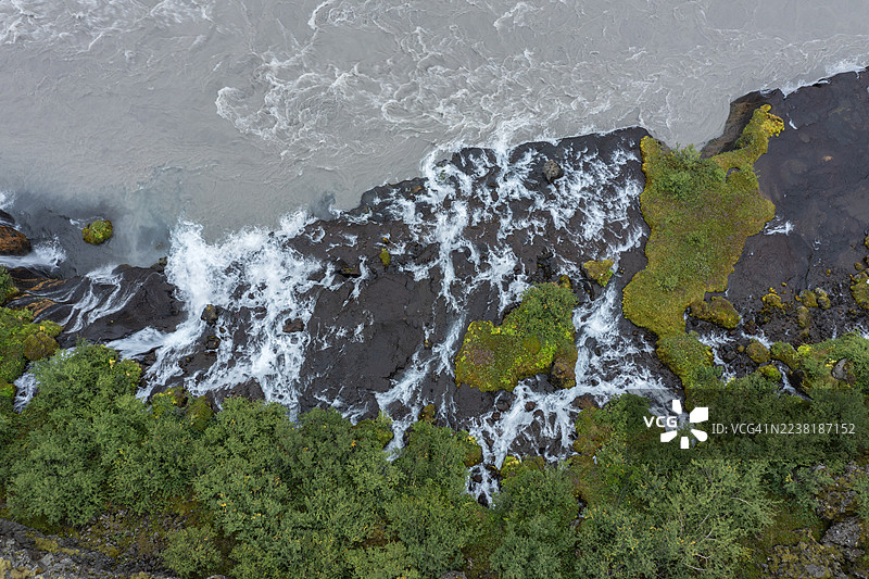 冰岛Vesturland地区Hraunfossar瀑布和河流的鸟瞰图图片素材