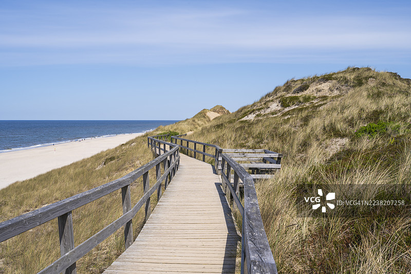 通往德国坎彭附近西尔特岛沙丘的木栈道图片素材