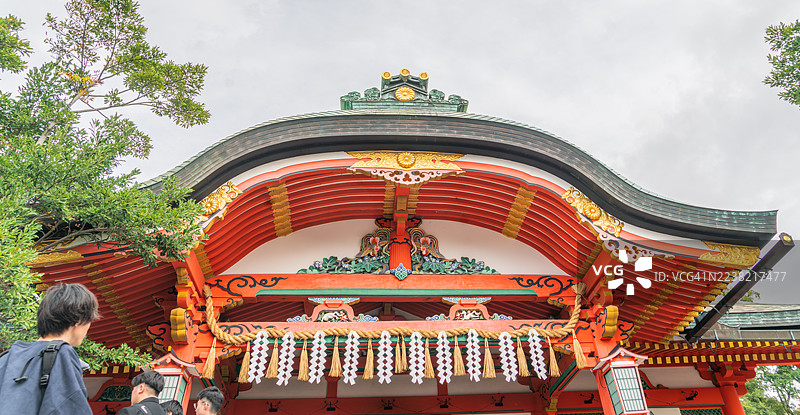 日本京都伏见稻荷大社入口的日间景象图片素材