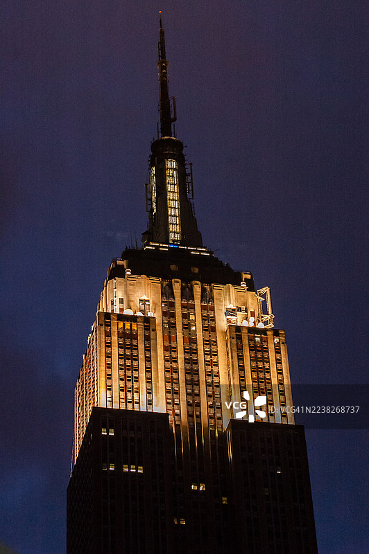 夜间亮灯的帝国大厦图片素材