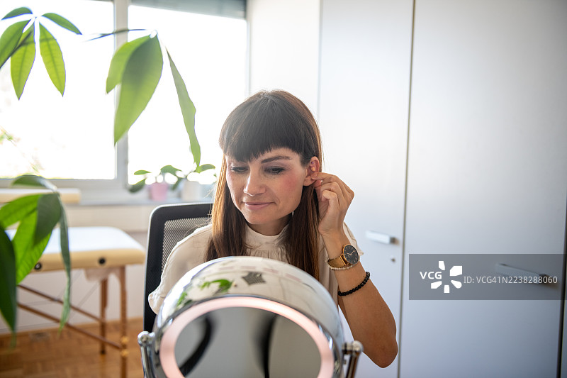 耳穴疗法 自然疗法 另类疗法图片素材