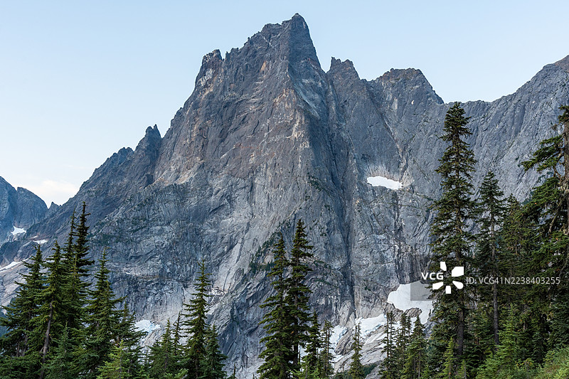 黎明时分的斯莱斯山图片素材