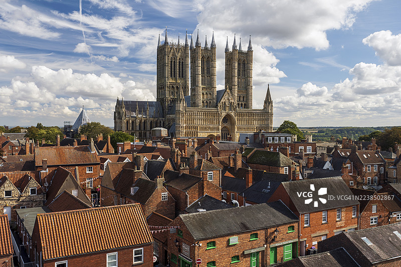 林肯大教堂和屋顶，从林肯城堡的城墙上看到的景色图片素材