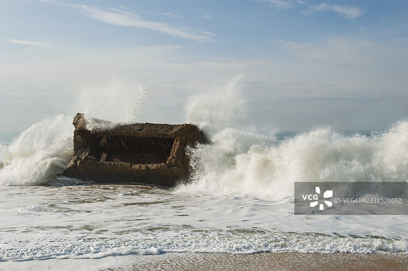 布雷顿角海滩上的废弃掩体图片素材