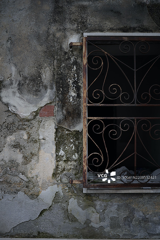 饱经风霜的墙壁和窗户图片素材