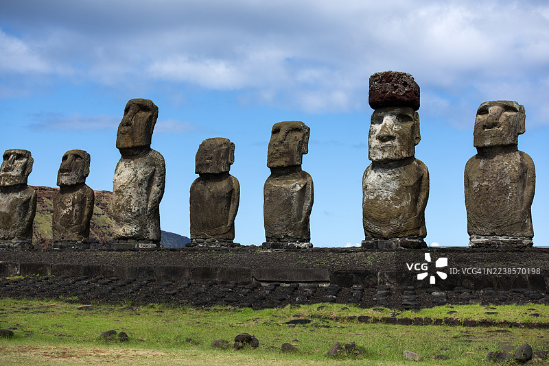智利复活节岛，通加里奇祭坛摩艾石像群图片素材