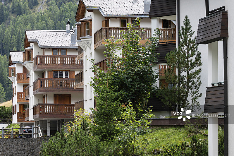瑞士格劳宾登州阿罗萨的公寓楼图片素材
