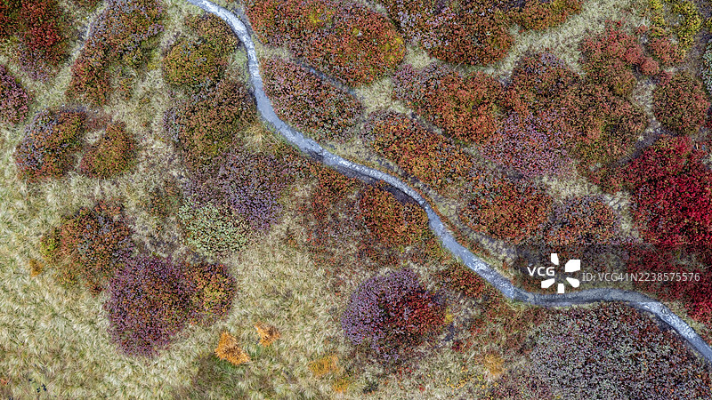 秋季徒步小径，穿越多彩的风景，航拍，施拉德明陶恩，施拉德明，施泰尔马克，奥地利图片素材