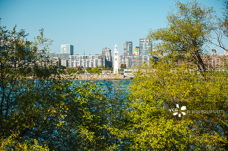 让-德拉波公园的蒙特利尔市天际线图片素材