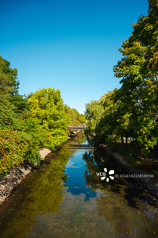 秋季蒙特利尔的让·德拉波公园图片素材