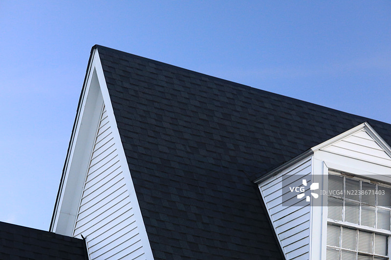 带老虎窗的坡屋顶图片素材