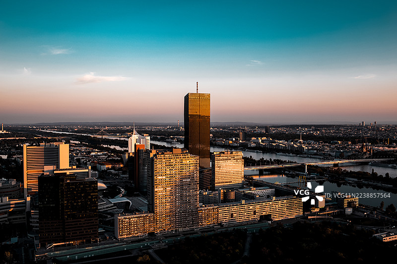 日落时分的维也纳城市景观图片素材