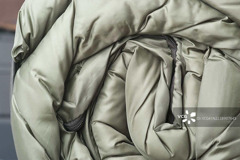 冬季轻便3公斤现代涤纶睡袋，户外露营装备图片素材