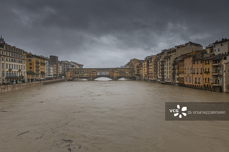 佛罗伦萨，阿诺河洪水泛滥图片素材