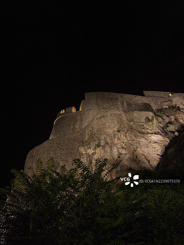 黑山一座古塔的夜景图片素材