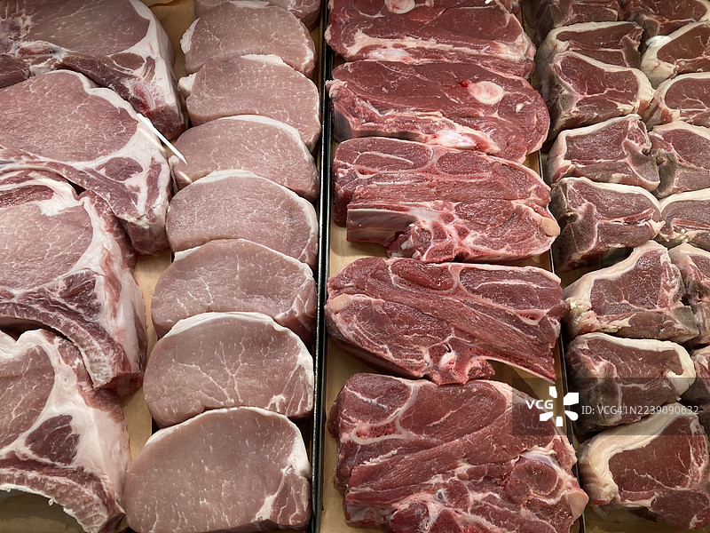 肉店里的各种肉块图片素材