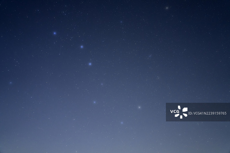 青海省夏日夜空中的北斗七星图片素材
