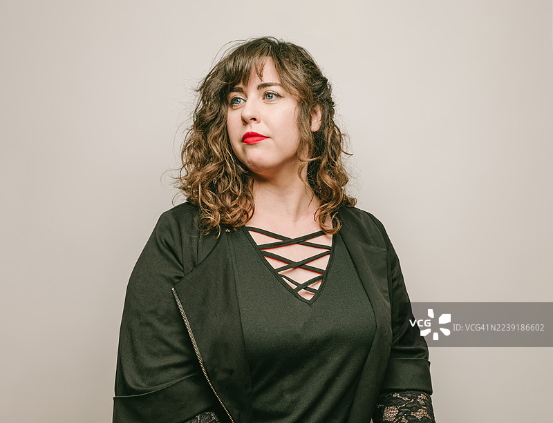 一位美丽的胖女人肖像图片素材