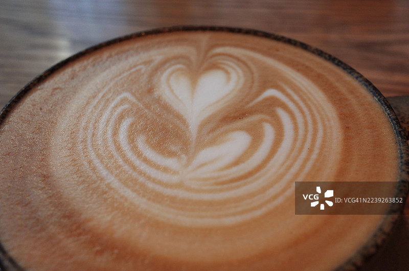 桌上的一杯咖啡图片素材