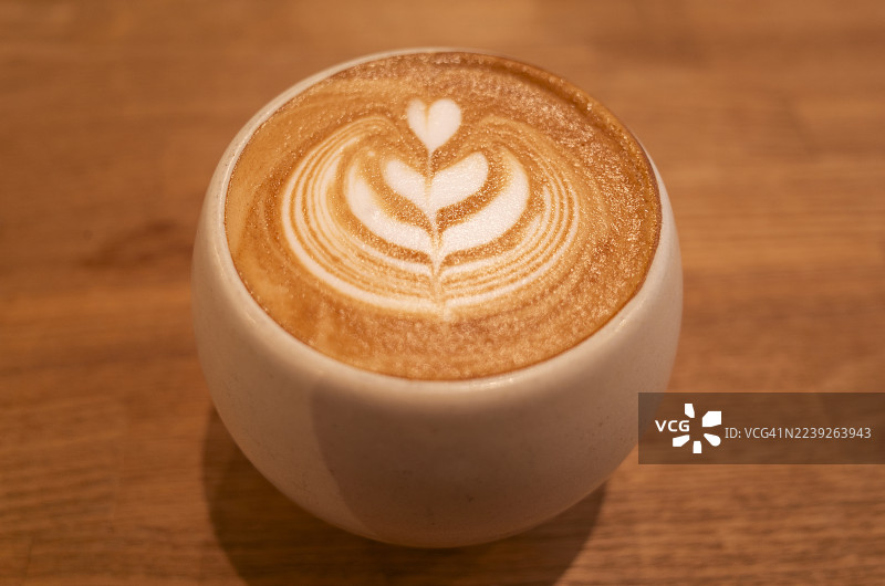 桌上的一杯咖啡图片素材