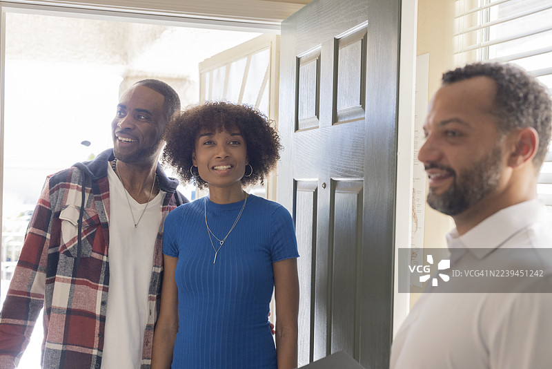 房产中介陪同看房图片素材