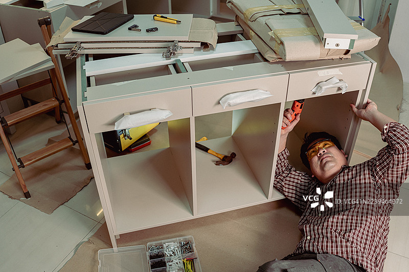 房屋翻新和建造新厨房。维修和保养。图片素材