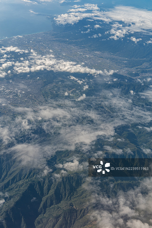 从飞机上俯瞰日本神奈川县的丹泽山脉图片素材