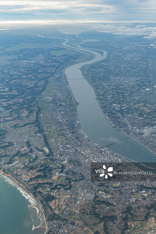 飞机从空中俯瞰日本千叶和茨城县的利根川图片素材