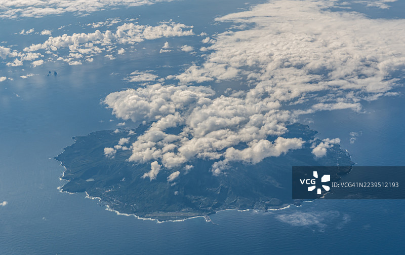 从飞机上俯瞰日本东京的三宅岛图片素材