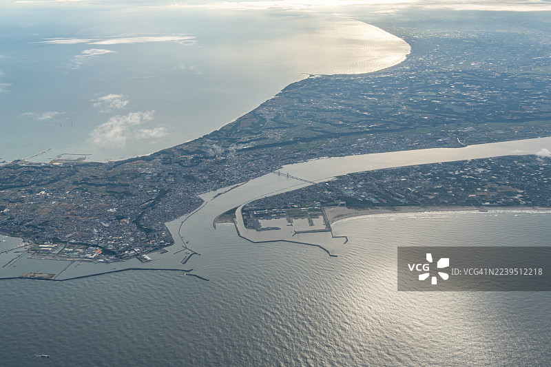 从飞机上俯瞰日本千叶县和茨城县的利根川图片素材