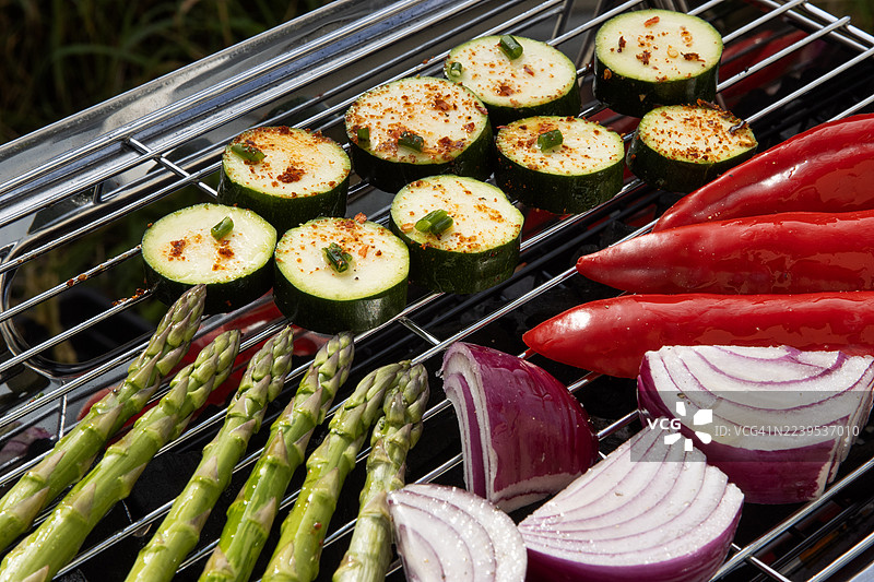 烧烤中准备的食物图片素材