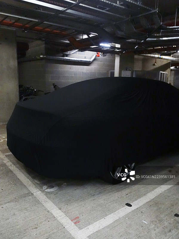 带黑色罩子的汽车图片素材